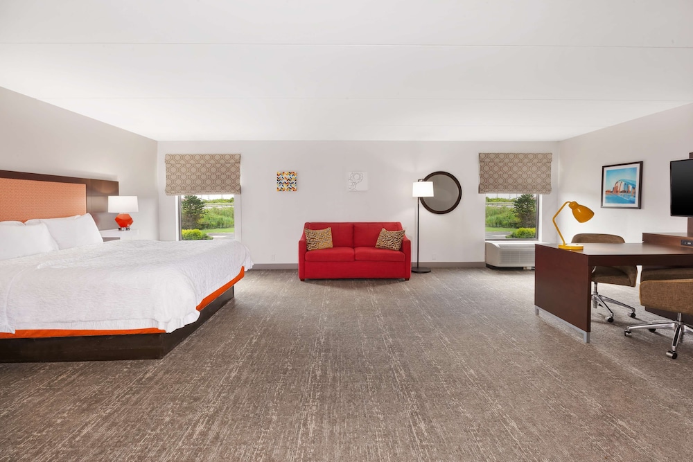 Suite, 1 King Bed, Non Smoking - Photo 3