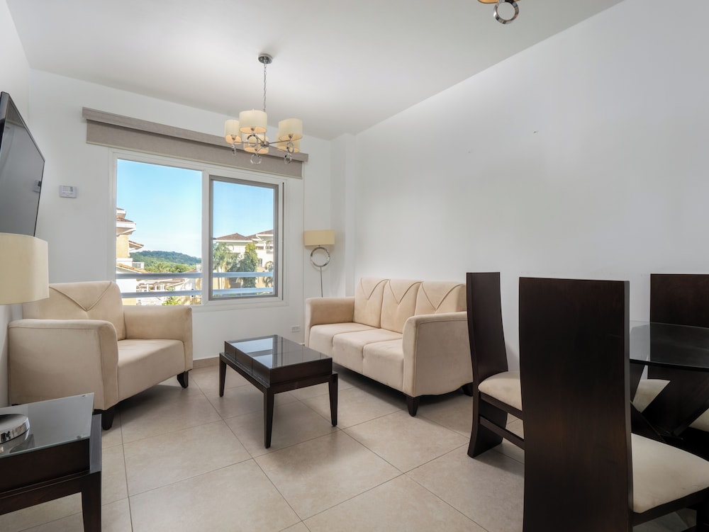 Deluxe One Bedroom photo 2
