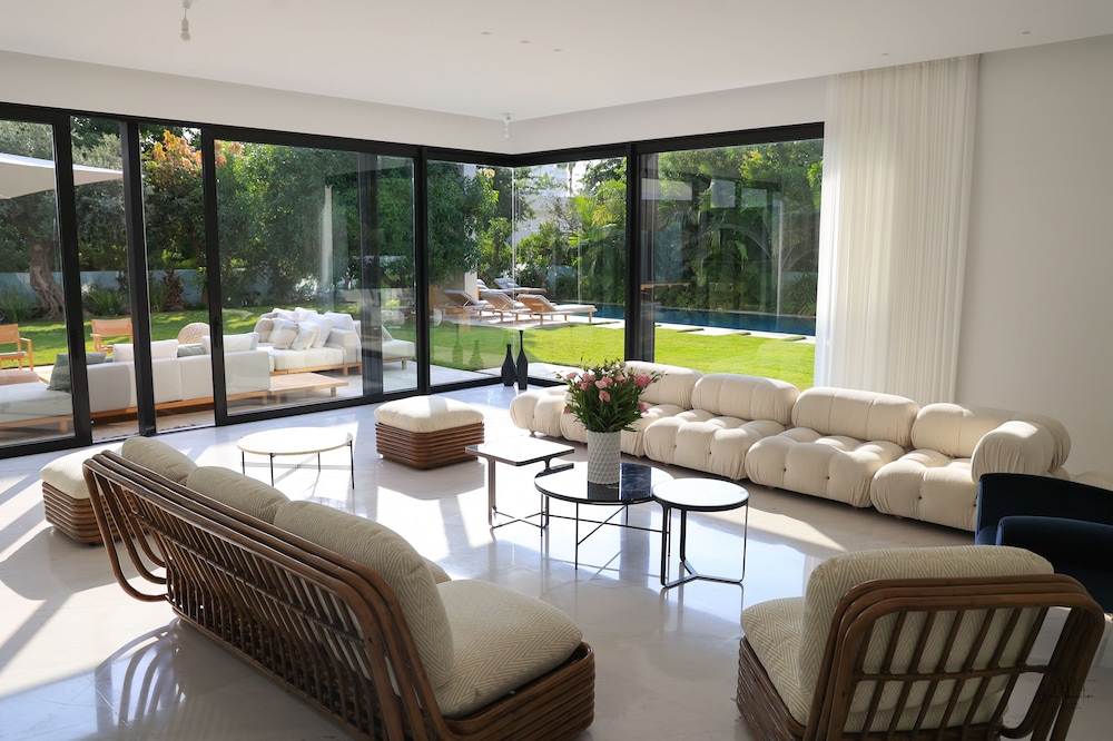 Villa photo 1
