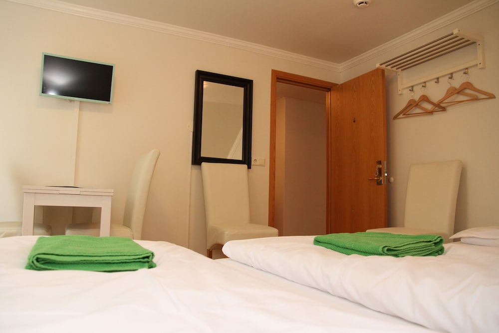 Quadruple Room, Shared Bathroom photo 3