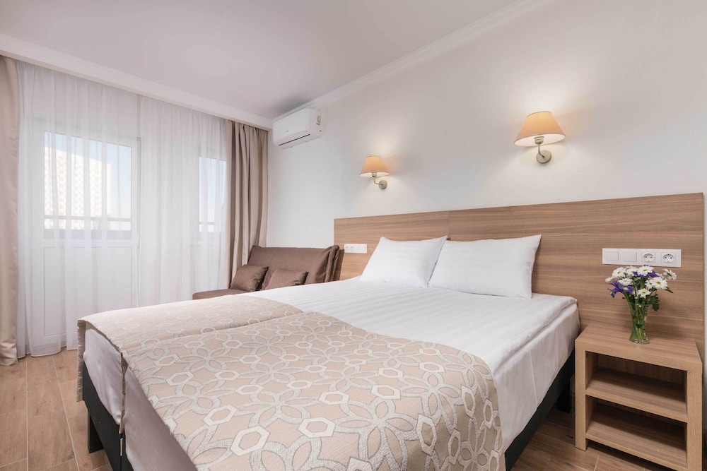 Standard Double or Twin Room photo 1