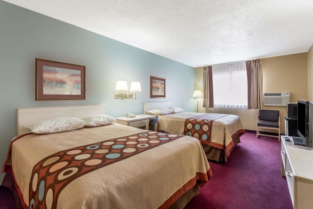 Room, Multiple Beds, Microwave photo 1