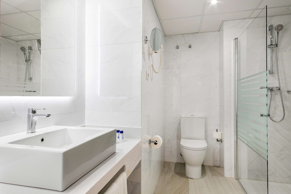 Triple Room (3 Adults) - Photo 18