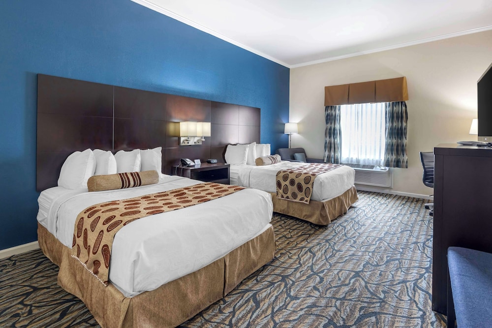 Standard Room, 2 Double Beds, Accessible, Bathtub