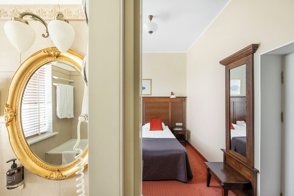 Standard Double or Twin Room, 1 Double or 2 Twin Beds, City View photo 3