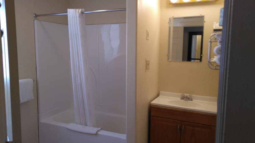 Superior Room, 1 Queen Bed, Non Smoking photo 3