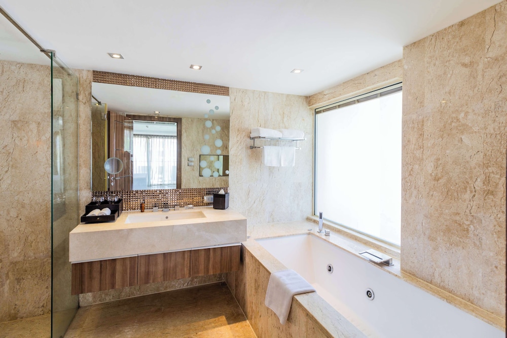 Family Suite, Multiple Beds, Balcony, Ocean View (Living Room) photo 2