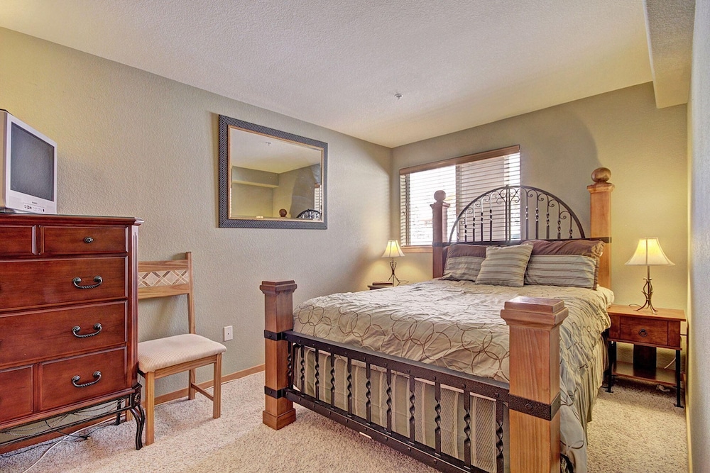 Condo, 2 Bedrooms photo 1