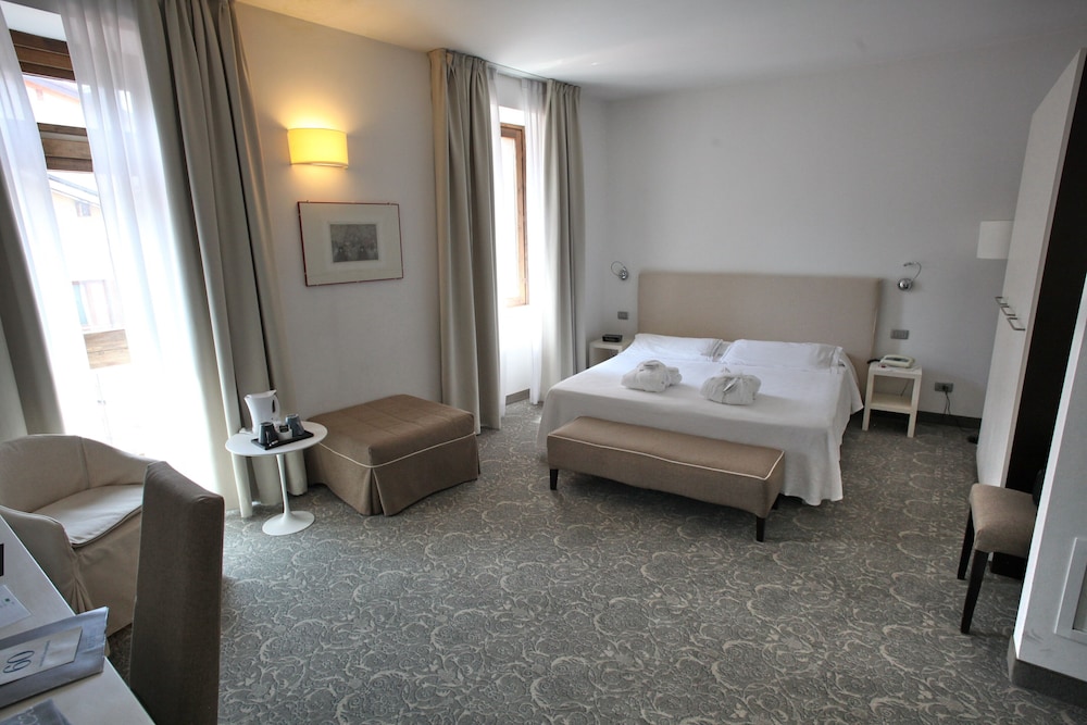 Classic Triple Room - Photo 1