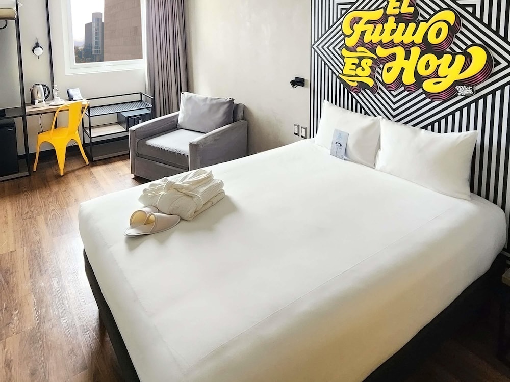 Standard Room, Multiple Beds - Photo 8