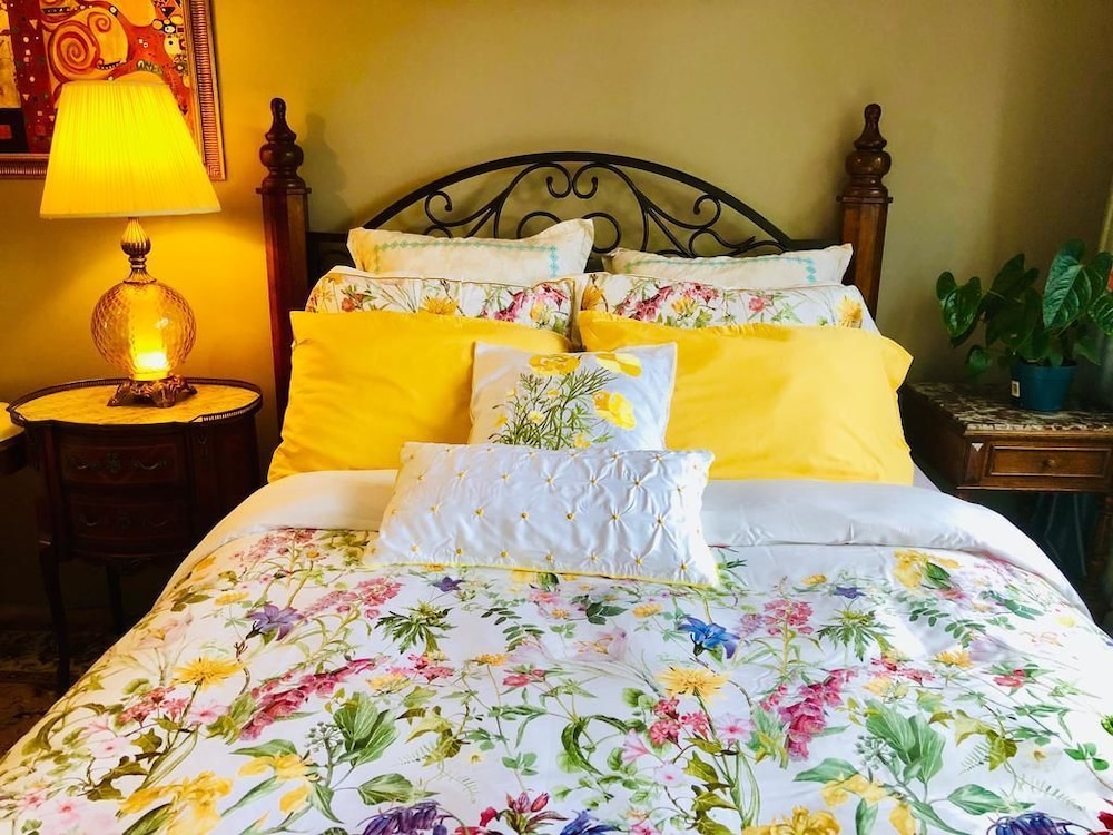 Family Suite, 2 Queen Beds, Non Smoking, Garden View, Private Bathroom photo 3
