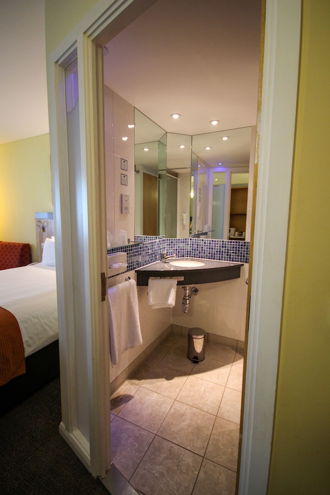 Standard Room, 2 Twin Beds - Photo 14