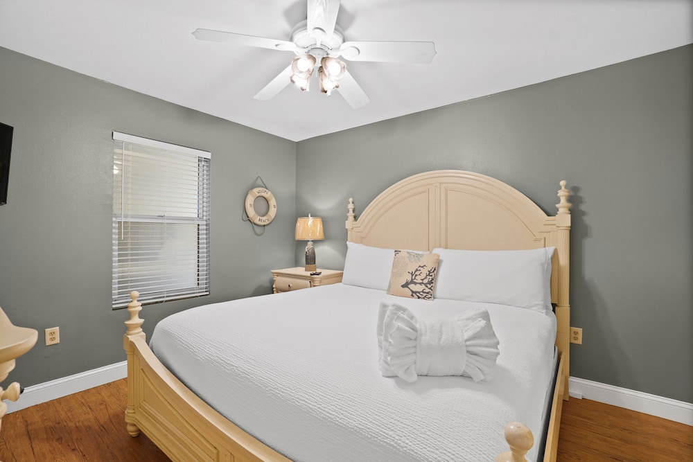 Condo, 1 Bedroom, Beach View (Pelican 111) photo 2