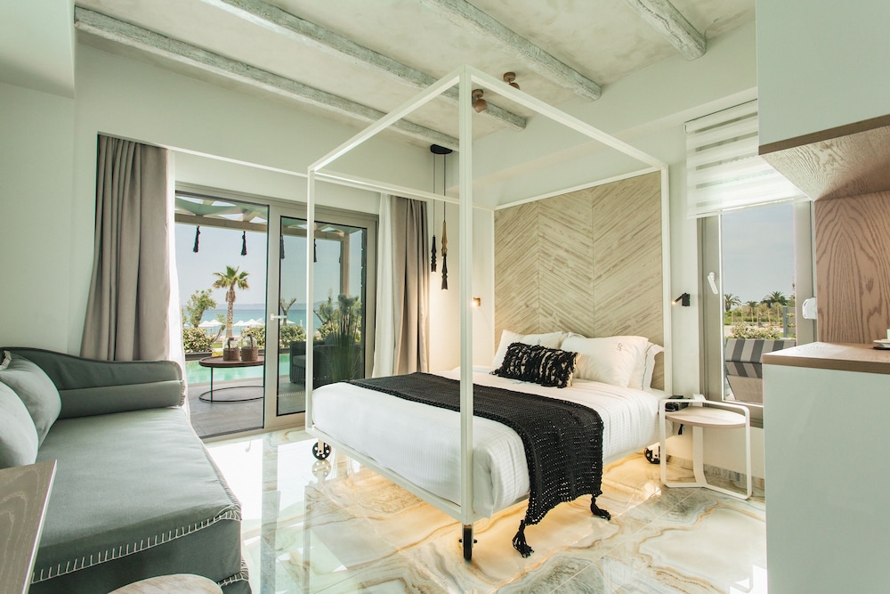 Blue Carpet Suite, Private Pool, Sea View photo 2