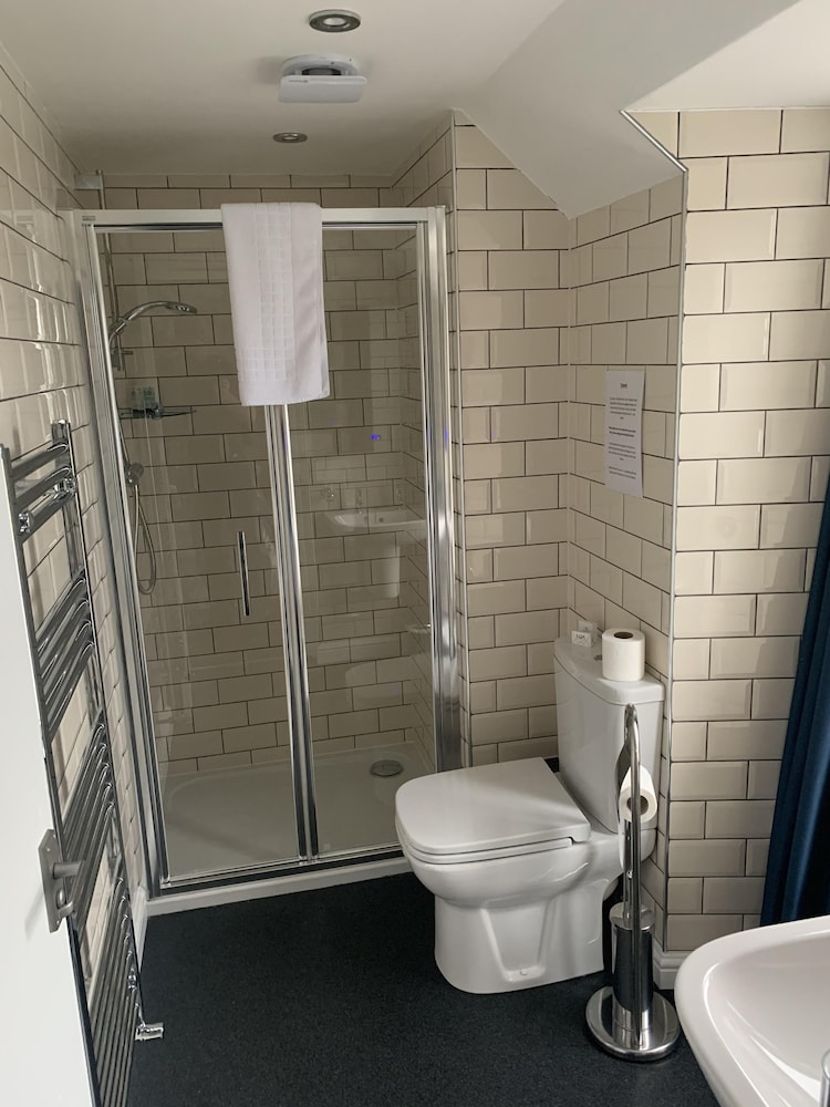 Standard Double Room, Ensuite - Photo 5