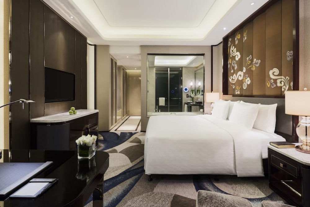 Grand Deluxe King Room