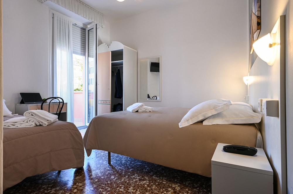 Family Quadruple Room, Balcony photo 3
