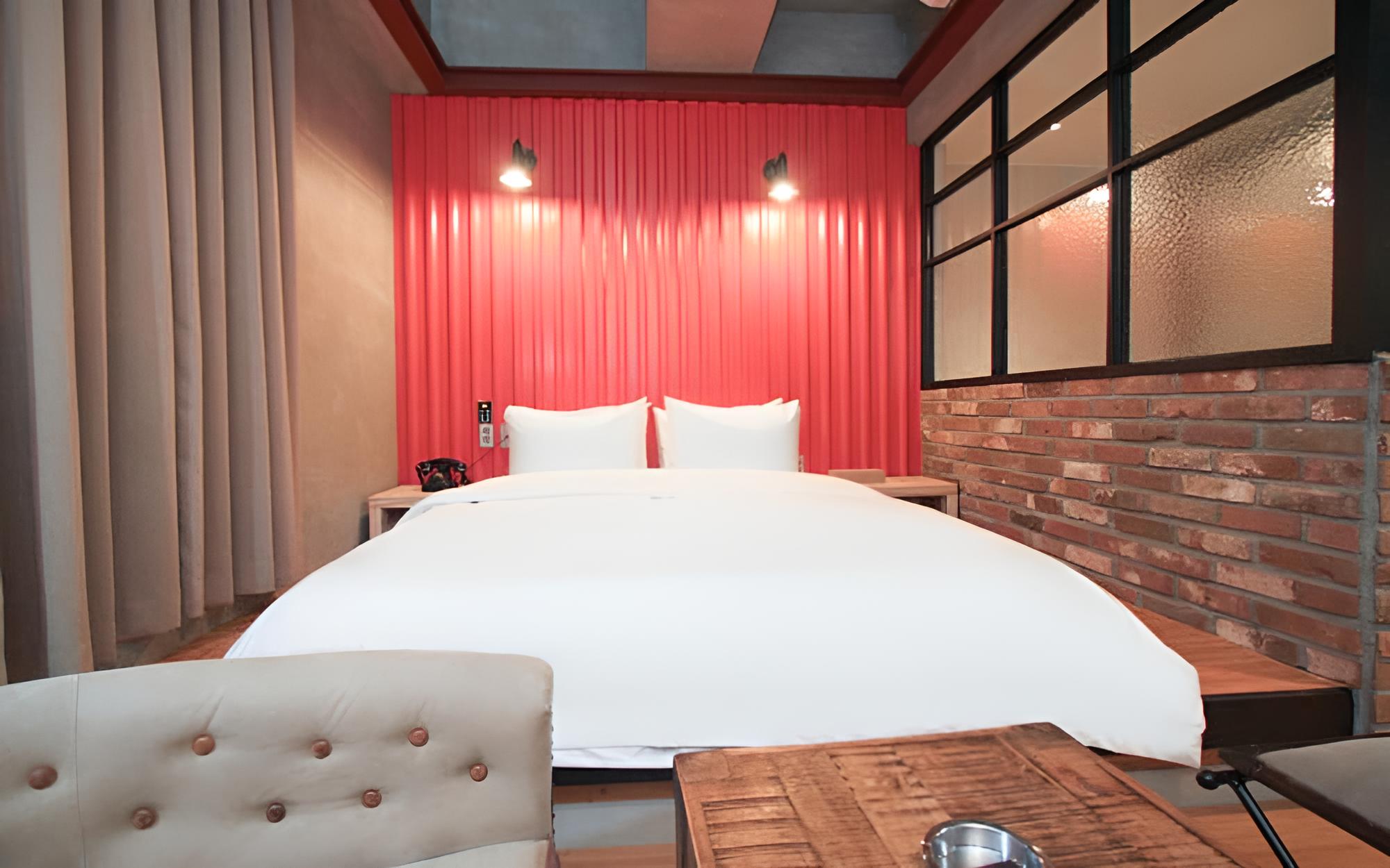 Room (Weekend Special Rate (Deluxe Room)) photo 2