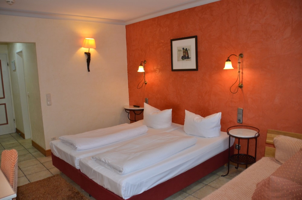 Basic Double or Twin Room, 1 Bedroom, Non Smoking, Bathtub photo 1