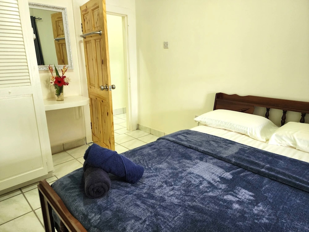 Deluxe Apartment, 3 Bedrooms, Patio, Courtyard View photo 2