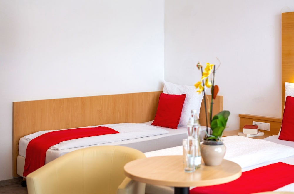 Family Room, 1 Bedroom, Balcony - Photo 2
