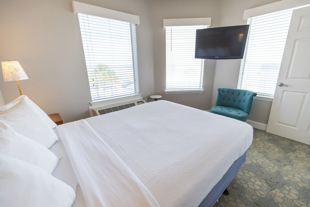 OceanFront Suite - Photo 1
