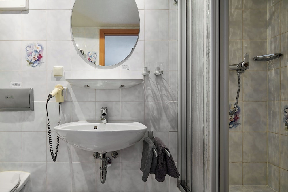 Classic Quadruple Room, 2 Bedrooms, Non Smoking, Mountainside photo 2