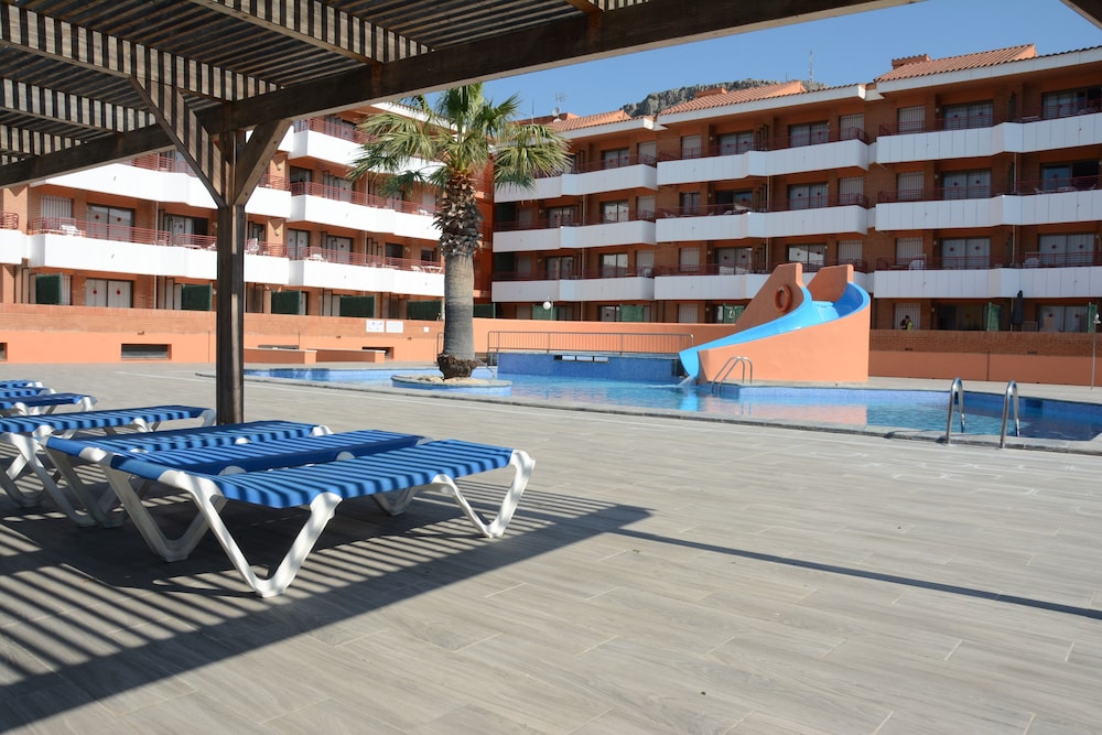 Apartamento Familiar, 2 Habitaciones, Vista a la Piscina, Torre