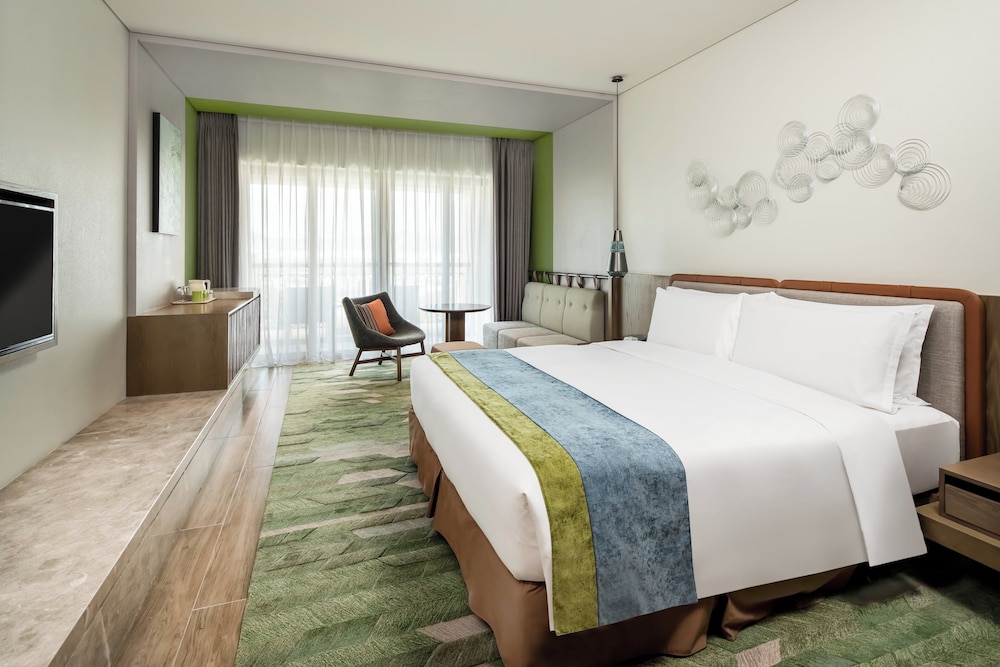 Premium Room, 1 King Bed, Pool View - Photo 1