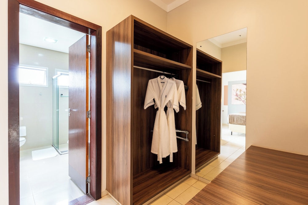 Premium Studio Suite, 1 Queen Bed, Jetted Tub photo 3