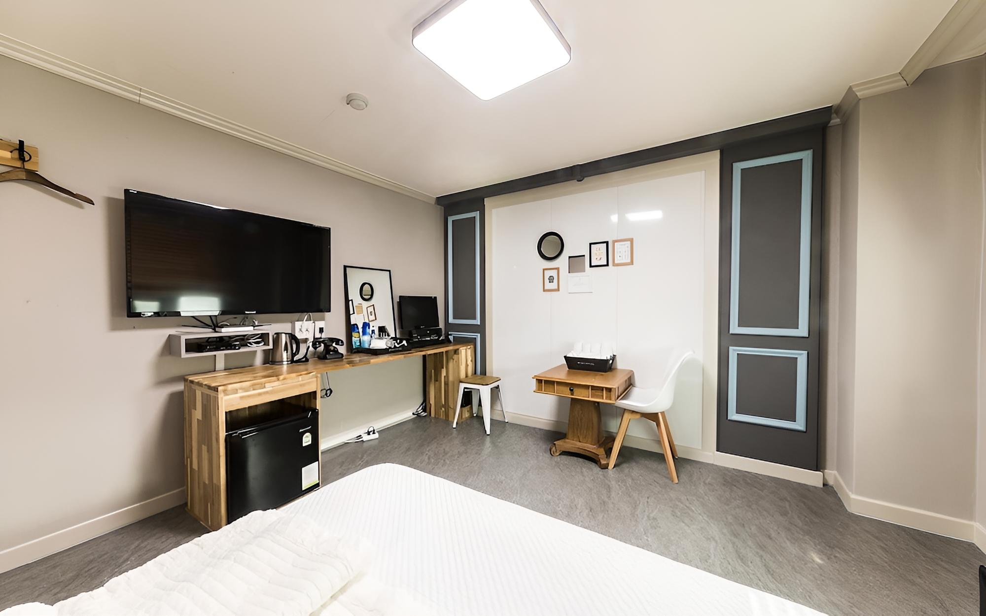 Room (Standard Room) - Photo 16