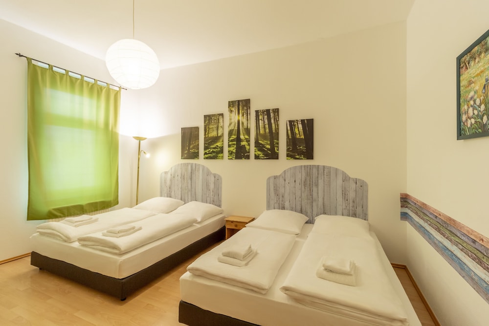 Design Apartment, 3 Bedrooms, Non Smoking, Courtyard View - Photo 7