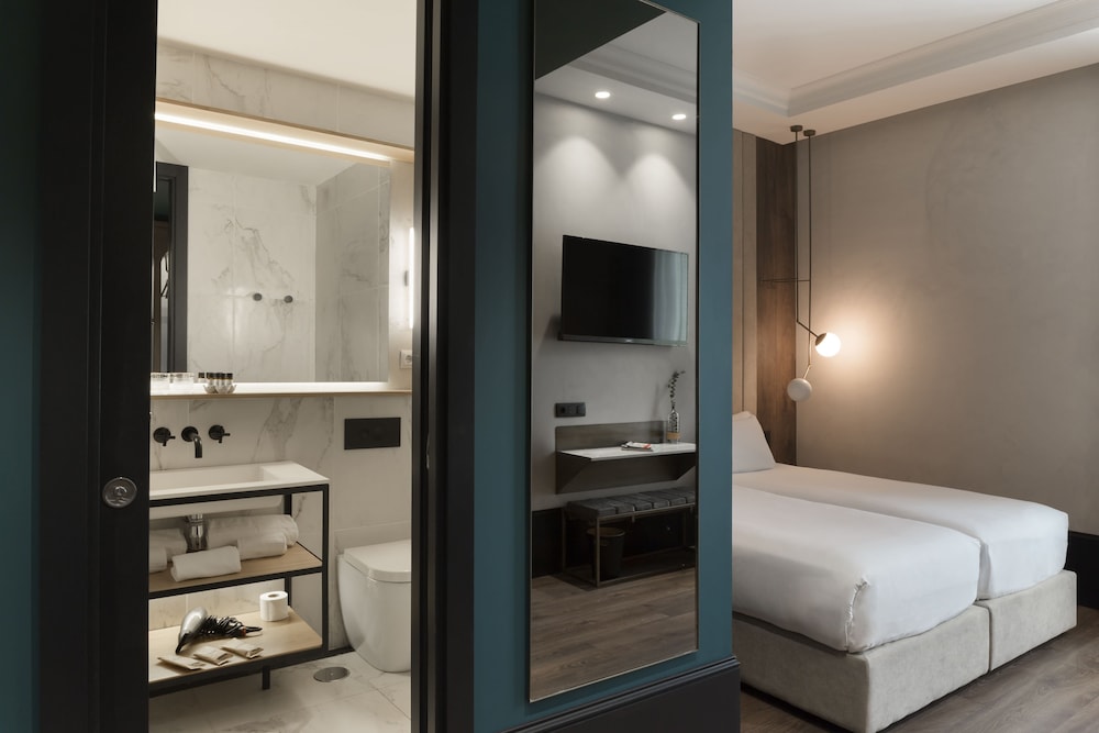 Standard Double Room - Photo 2