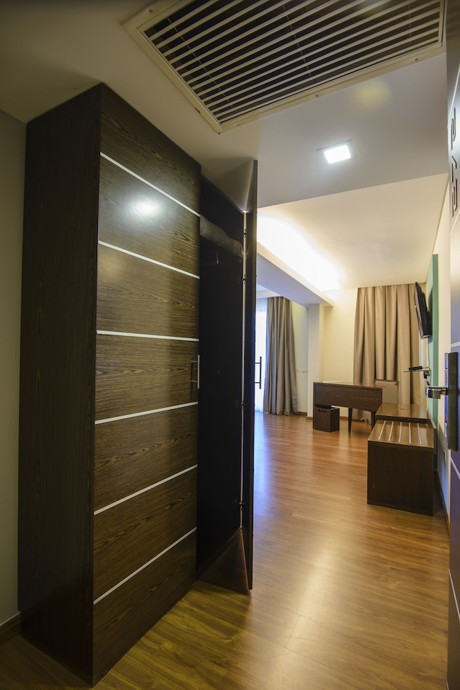 Junior Suite, 2 Twin Beds photo 2
