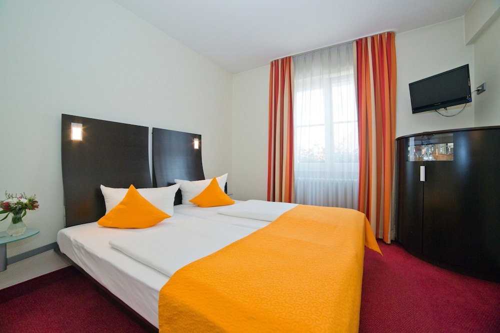 Standard Double Room - Photo 4