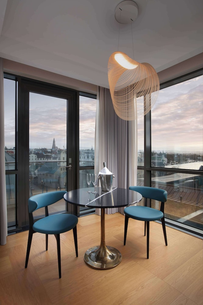 King Corner Suite