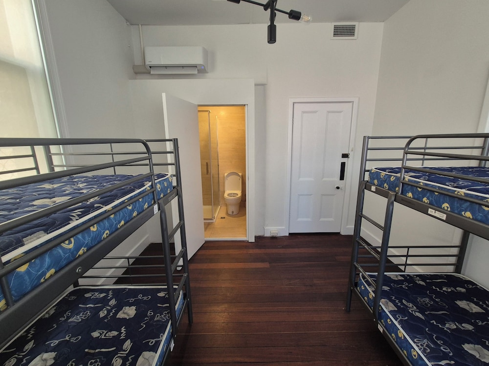 Classic Shared Dormitory, Women only photo 1