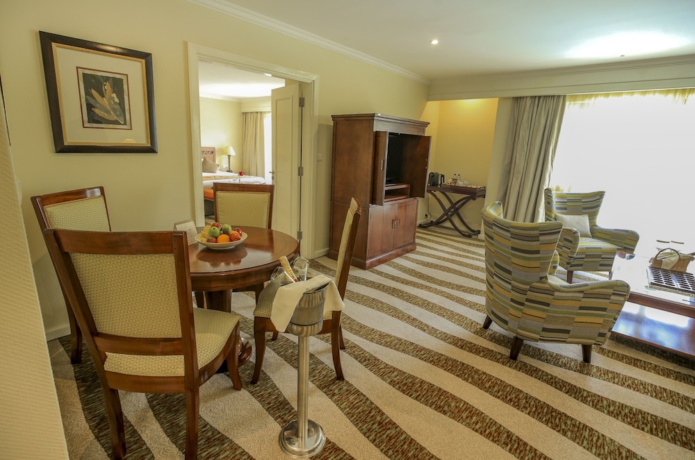 Executive Suite - Photo 4