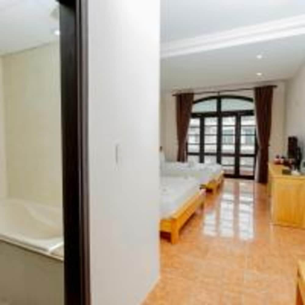 Deluxe Family Room - Photo 12