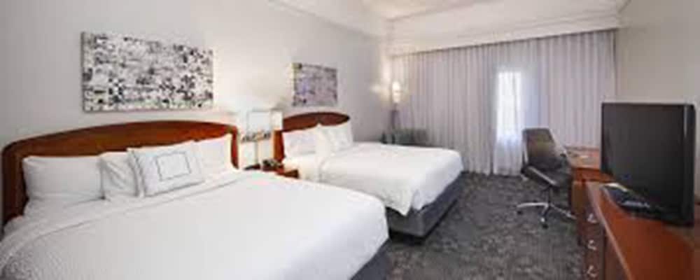 Room, 2 Queen Beds - Photo 2