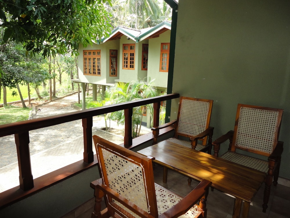 Standard Triple Room, Balcony photo 1
