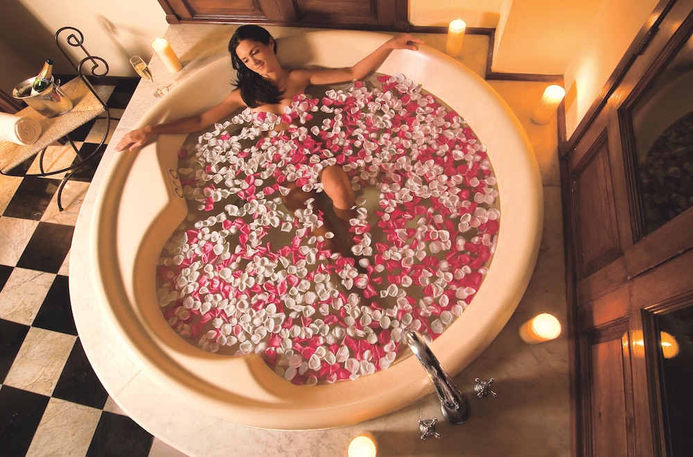 Preferred Club Hacienda Presidencial Suite thumbnail 6
