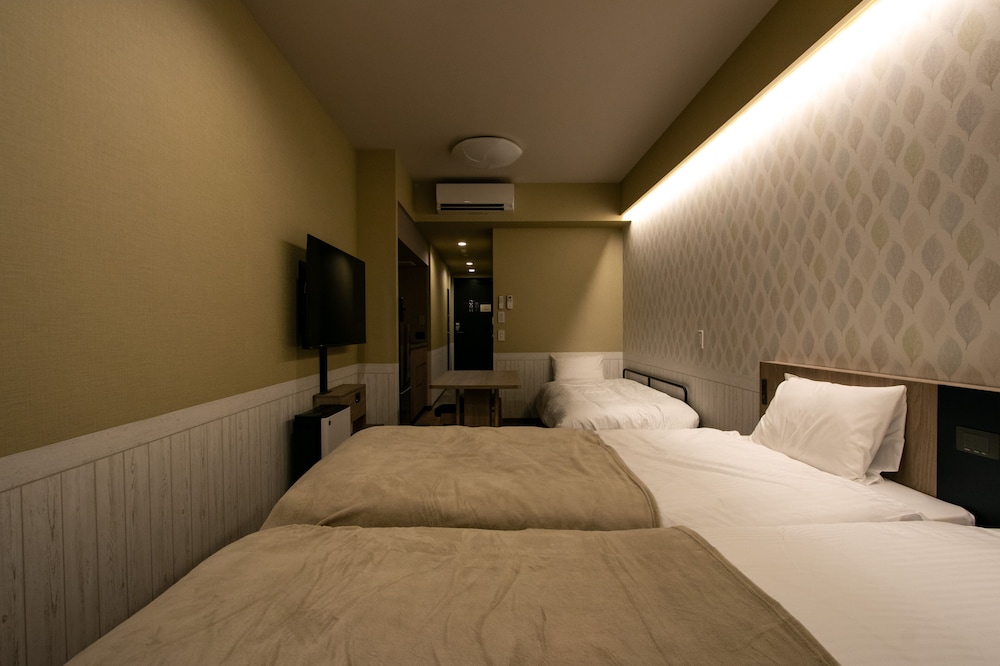 Standard Room, Multiple Beds, Non Smoking, Kitchen photo 3