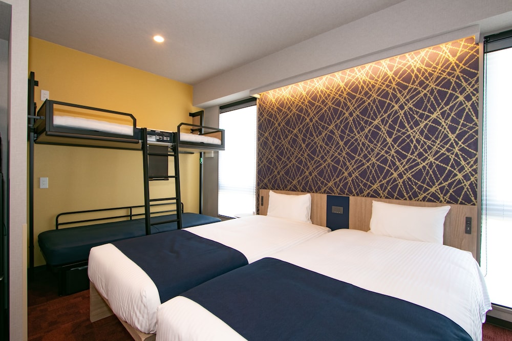 Family Quadruple Room, Multiple Beds, Non Smoking, Kitchen photo 3