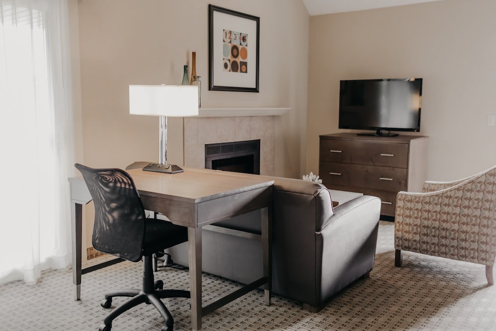 Suite (Double King Loft) (These Suites Are Only Available On 2nd Floor With No Elevator Access.) photo 3