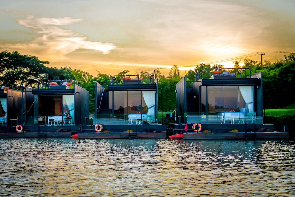 XFloat Luxe Cabin with private kayak photo 3