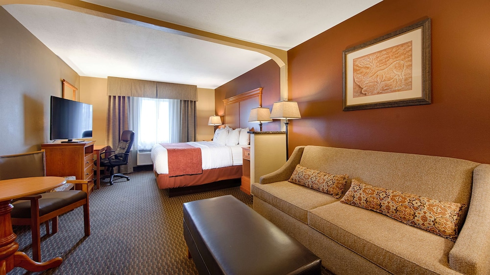 Suite, 1 King Bed, Non Smoking, Kitchenette (with Sofabed) photo 1