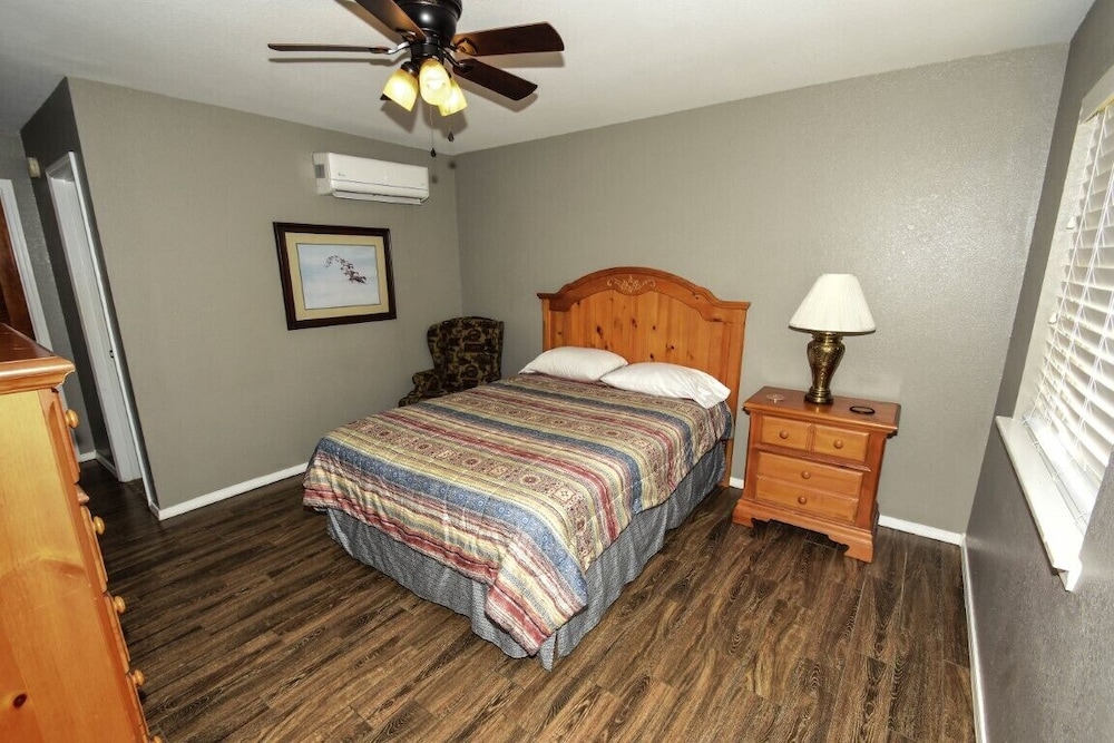 Two Bedroom, Lake Texoma, Lake View - No Pets