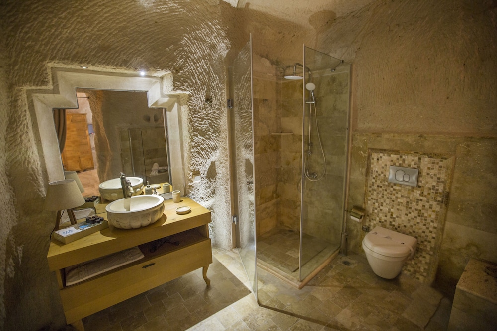 Cave Suite photo 2