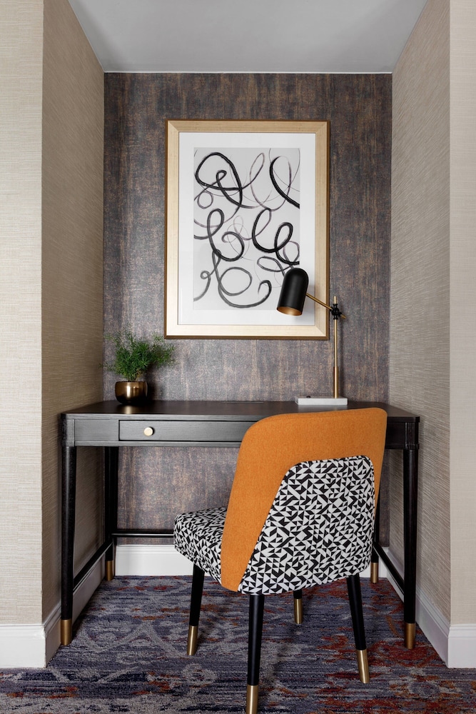 Suite, 1 Bedroom - Photo 4